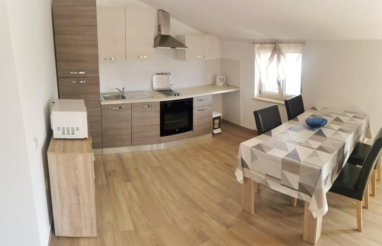 Apartments Slisko Porec Bagian luar foto